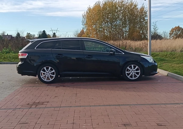Toyota Avensis cena 18500 przebieg: 312000, rok produkcji 2009 z Warszawa małe 277